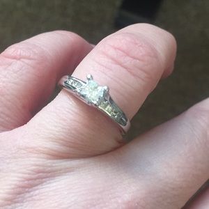 Kay jewelers 14 k white gold, 1/4 carat diamond